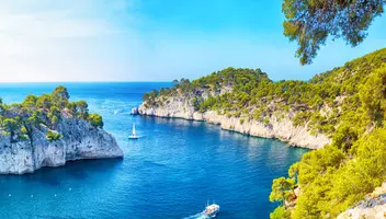 Для рекламы косметики французского бренда требуются модели