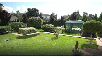 Актриса для рекламного ролика производителя садовой техники и поливочного оборудования