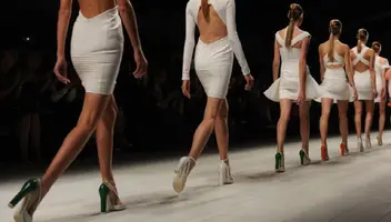 СПб! Модельная проходка. Модель девушка