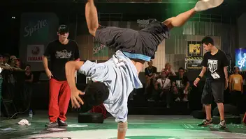 Нужны брейкдансеры