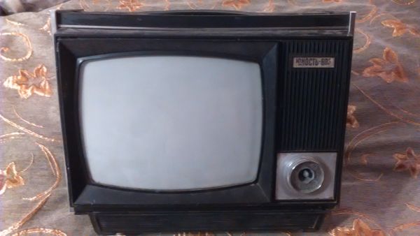 Фото Телевизор транзисторный Юность 603 (ч/б)